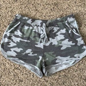 Women’s Camo Soft Shorts (size M)